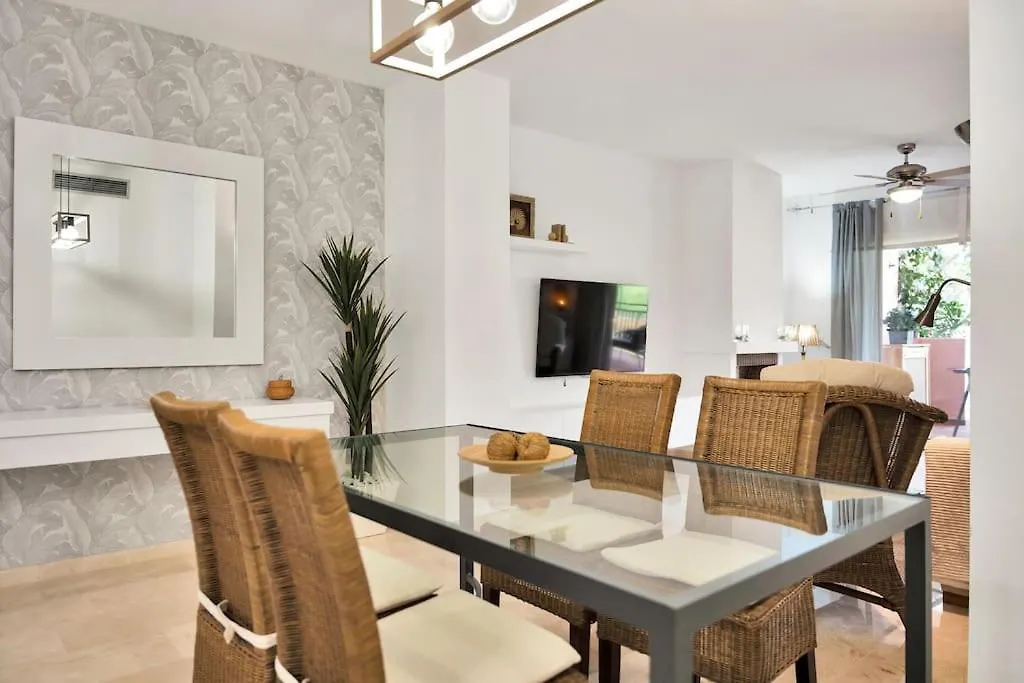 Apartamento En Primera Linea De Golf Con Piscina - Los Cartujanos 4 2 B Lejlighed Marbella 0*,