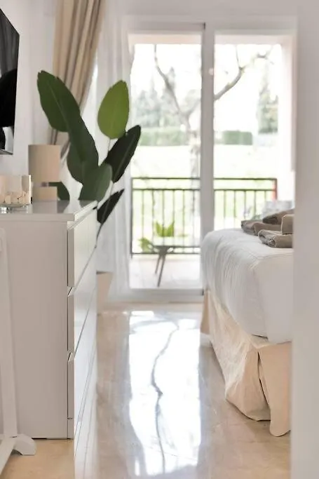 Apartamento En Primera Linea De Golf Con Piscina - Los Cartujanos 4 2 B Lejlighed Marbella Spanien